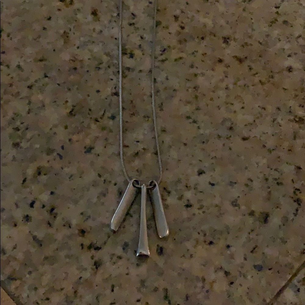 Silver pendant necklace